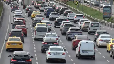 İstanbul'da Pazartesi Trafiği: Yoğunluk Yüzde 62'ye Ulaştı, Kozyatağı'nda Araçlar Yavaş İlerliyor