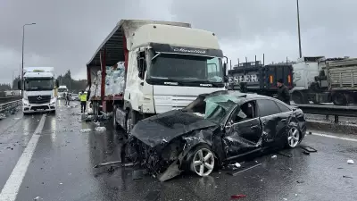 TEM Otoyolu'nda Zincirleme Kaza: 6 Araç Birbirine Girdi, 3 Kişi Yaralandı