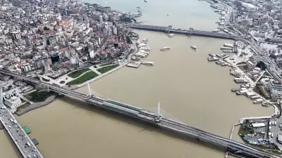 Yağmur Sonrası Haliç'in Rengi Kahverengiye Büründü: Atık Sular Boğaz'a Karıştı