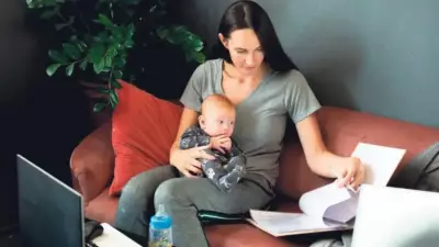 Yoktan Annelere 2 Dönem Ek Süre Hakkı Getirildi