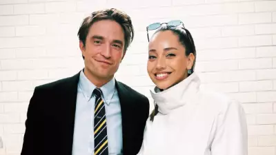 Özge Özacar, Londra'da Robert Pattinson ile Buluştu ve Hayranlığını Dile Getirdi