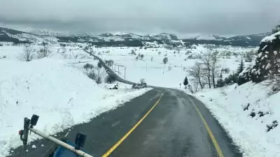 İzmir'in Çatısı Beyaza Büründü: Bozdağ Kar Altında Kaldı