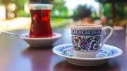 Çay ve Kahve Suyun Yerini Gerçekten Tutar Mı? Uzmanlar Yanıtlıyor