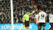 Beşiktaş - Galatasaray Derbisinde Tartışmalı Hakem Kararları Gündemde