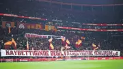 Galatasaray Taraftarlarından Tribünde Etkileyici Pankart Şovu