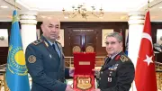Genelkurmay Başkanı Bayraktaroğlu, Kazakistan Kara Kuvvetleri Komutanı Kuchekbayev'i Kabul Etti