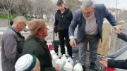 Karapınar'da Çiftçi Durmuş Ali Diri, 20 Ton Sütü Ücretsiz Dağıtarak Dayanışma Örneği Sergiliyor