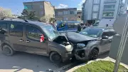 Samsun'da Korkunç Kaza: İki Araç Kafa Kafaya Çarpıştı, 4 Yaralı