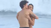 Shawn Mendes ve Bruna Marquezine Plajda Aşk Dolu Anlar Yaşadı