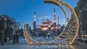 Sultanahmet Meydanı'nda Ramazan Ruhu ve İftar Sofraları