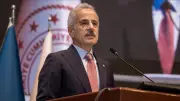 Uraloğlu: Hürmüz Boğazı'ndaki 15 Türk Gemisini Yakından Takip Ediyoruz