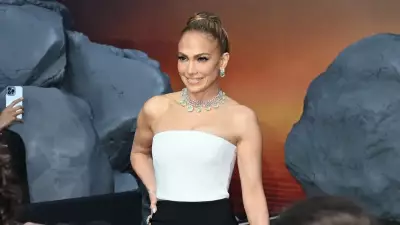 56 yaşında çelik gibi karın kasları! Jennifer Lopez yıllara meydan okuyor