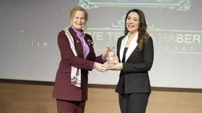A Haber Spikeri Merve Tepe'ye Öğrenci Oylarıyla 'Yılın En İyi Kadın Haber Spikeri' Ödülü