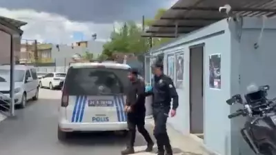 Adana'da 5 firari hükümlü yakalandı! Dolandırıcılık, uyuşturucu ve kaçakçılık suçları