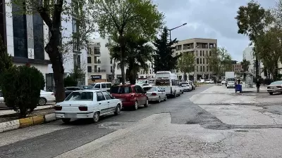 Adıyaman'da Refüjde Araç Parkı Trafiği Felç Ediyor, Vatandaşlar Denetim İstiyor