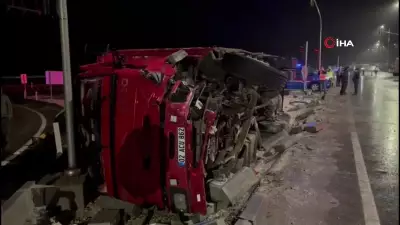 Adıyaman'da Zincirleme Trafik Kazası: İki Minibüs ve Kamyon Çarpıştı, 4 Yaralı