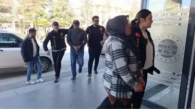 Afyonkarahisar'da Halı Çırpma Tartışması: Yaşlı Komşularını Öldüren Çift Tutuklandı
