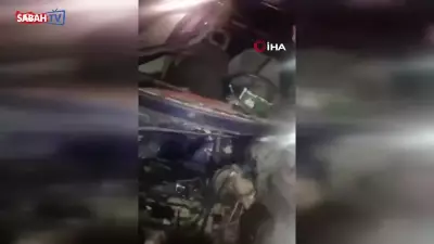 Afyonkarahisar'da Köprü Bariyerlerine Çarpan Otomobil Parçalandı: Sürücü Hayatını Kaybetti