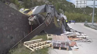Amasya'da Parke Yüklü TIR Devrildi: Sürücü Hayatını Kaybetti