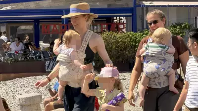 Amber Heard İspanya'da Üç Çocuğuyla Huzurlu Tatil Yaparken Görüntülendi