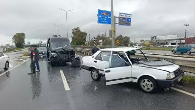 Antalya'da Şok Eden Kaza: Otomobil Ters Yönde Girdi, Sürücü Camdan Fırladı