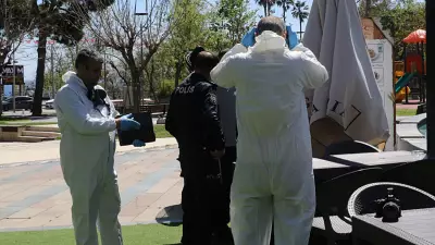 Antalya'da Şok Eden Keşif: Reklam Panosundan Erkek Cesedi Çıktı