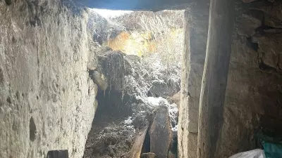 Ardahan'da Kar Yükü Altında Çöken Ev ve Ahırda Göçük