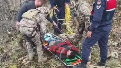 Artvin'de Zorlu Dağlık Arazide Yaralanan Kişi TSK Helikopteriyle Kurtarıldı