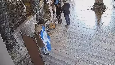 Ayasofya'da Yunan Bayrağı Provokasyonu: İki Şüpheli Tutuklandı