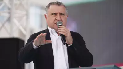 Bakan Bak, Avrupa Şampiyonu Halterci Furkan Özbek'i Kutladı