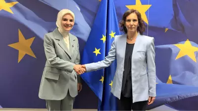 Bakan Göktaş Brüksel'de Türk Mahallesi'ni Ziyaret Etti