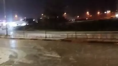 Besni'de fındık büyüklüğünde dolu kısa sürede şehri beyaza bürüdü