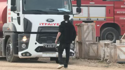 Bursa'da Mobilya Fabrikasında Çıkan Yangın, İş Yeri Yetkilisini Sinir Krizi Geçirtti