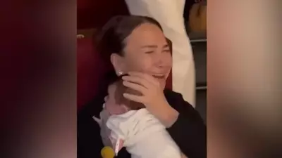 Demet Akbağ, Bestemsu Özdemir'in Bebeğini Kucağından Bırakmadı! İşte O Neşeli Anlar