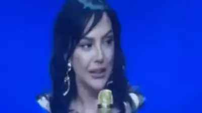 Ebru Gündeş Sahnede Estetik Ameliyatını İtiraf Etti: 'Yarım Yüz Gerdirme Yaptırdım'