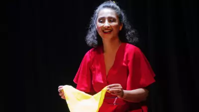 Ecem Erkek'in 'Kara Kız'ı: Geleneksel ile Modern Arasında Sıkışmış Gençliğin Sesi