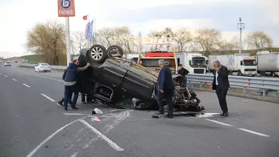 Erzurum'da hafif ticari araç otomobile çarptı: 4 yaralı