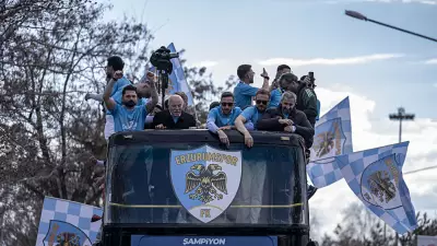 Erzurumspor FK Süper Lig'e yükseldi, şampiyonluk turu attı