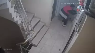 Esenyurt'ta Hırsız Kapıyı Açamayınca Koridora Tuvaletini Yaptı