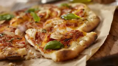 Evde Pizza Yapmanın Pratik Sırrı: Hamuru Buzlukta Saklayın!