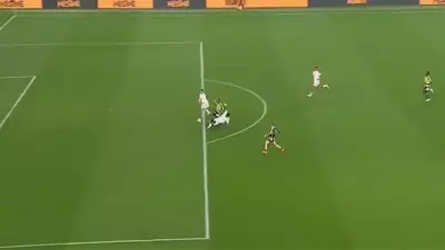 Fenerbahçe, Beşiktaş'ı Tartışmalı Penaltıyla Yendi: Hakem Kararı Eski Hakemlerce Yorumlandı