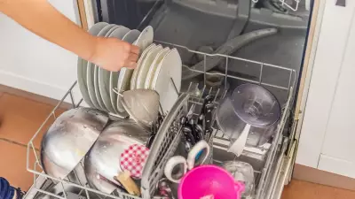 Gece Bulaşık Makinesinde Bırakılan Bulaşıklar Büyük Risk Taşıyor!