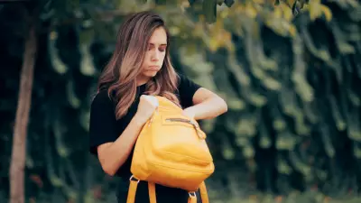 Gözünüzün Önünde Ama Yok Gibi: Beyin Neden Apaçık Olanı Görmez?