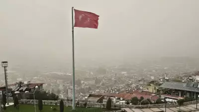 Hatay'da Sahra Tozu Etkisi: Görüş Mesafesi Düştü, Trafik Zorlaştı
