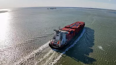 Hürmüz Boğazı'nda Tarihi Geçiş: ABD-İran Ateşkesi Sonrası İlk Gemiler Yola Çıktı