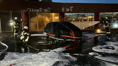 Şişli'de 34 katlı plazanın otoparkında elektrikli cip alev alev yandı