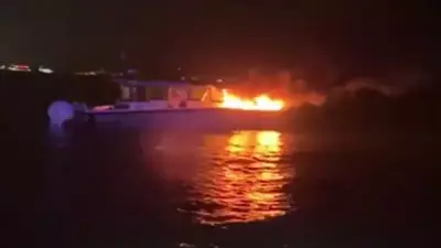 Kadıköy Açıklarında Tekne Yangını: 4 Kişi Başarıyla Kurtarıldı
