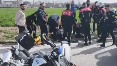 Kahramanmaraş'ta Ehliyetsiz Genç Polise Çarparak Kaçtı, 2 Polis Yaralandı