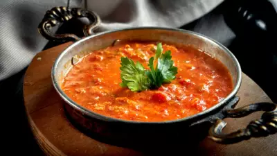 Kahvaltı Sofralarının Vazgeçilmezi: Tam Kıvamında Menemen Tarifi ve Püf Noktaları