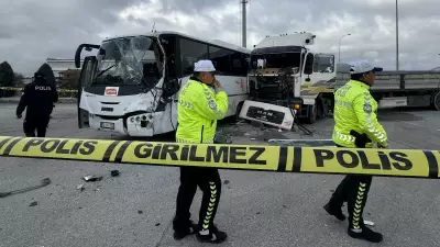 Karamanda Feci İşçi Servisi Kazası: Tırla Çarpışmada 12 Kişi Yaralandı